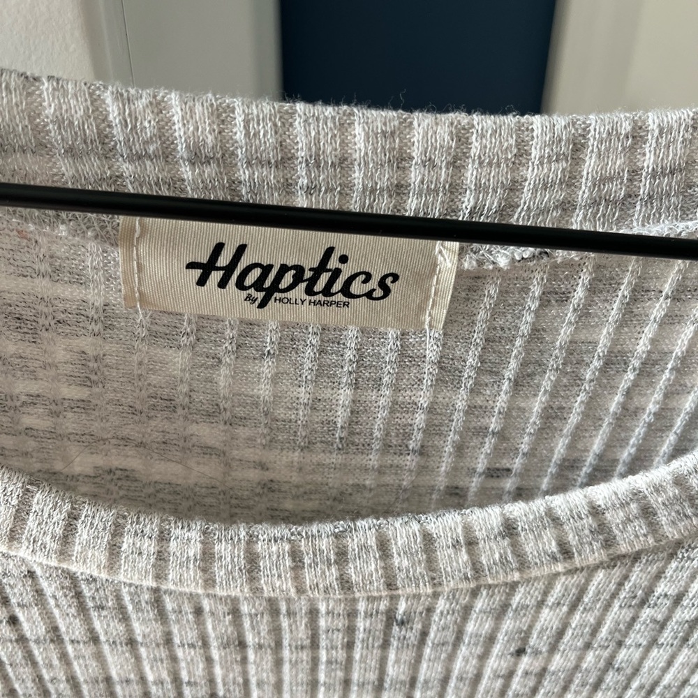 Unique, lightweight tee - Picture 4 of 4